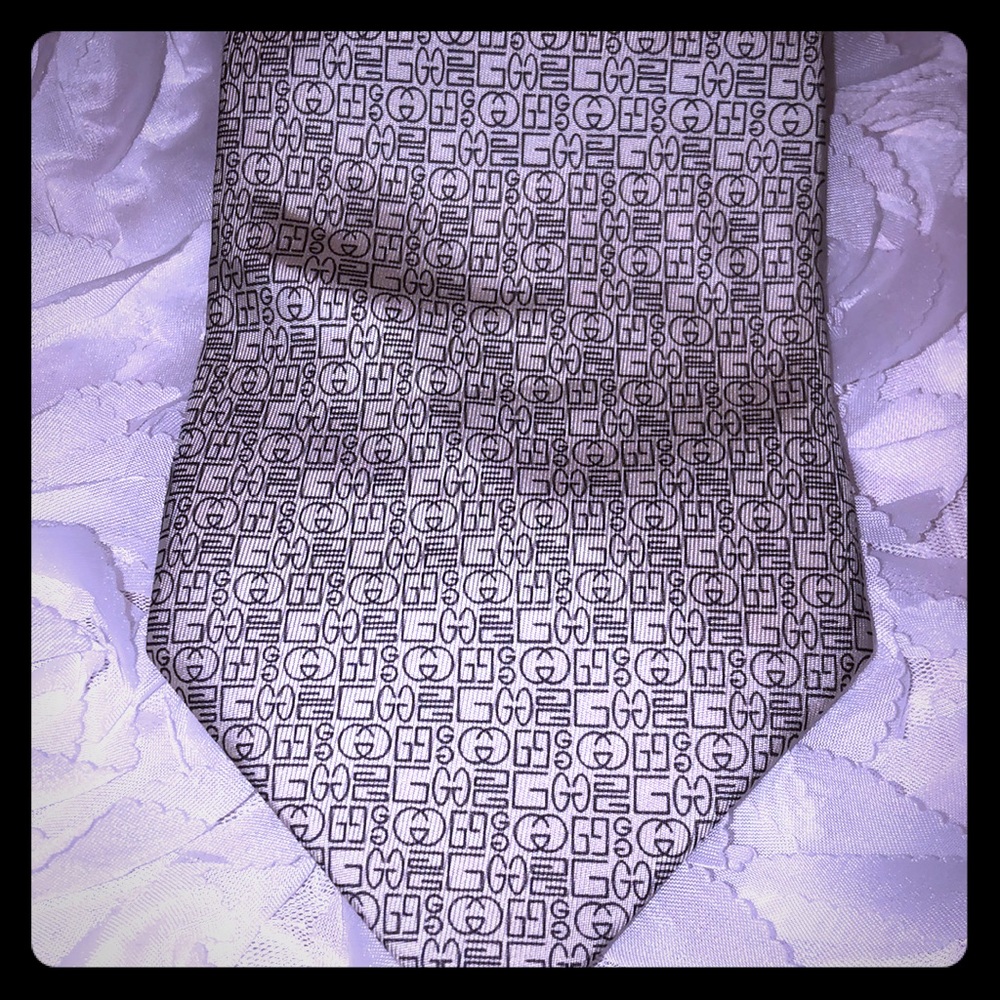 Gucci black and white tie. Silk. Monogram